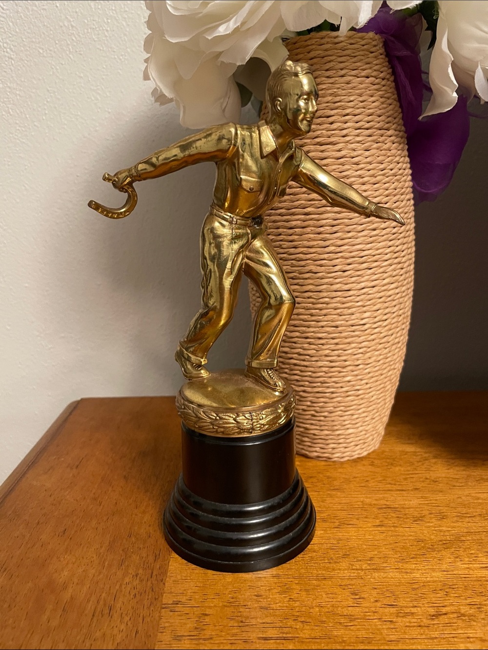 MCM Vintage DODGE INC. Horseshoe Trophy Heavy Gold Tone Male Figure Pitching